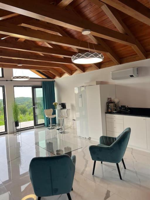 Casa Moderna In Sinteu - Intersectia Intre Modern Si Linistea Naturii Huta Voivozi Exterior foto