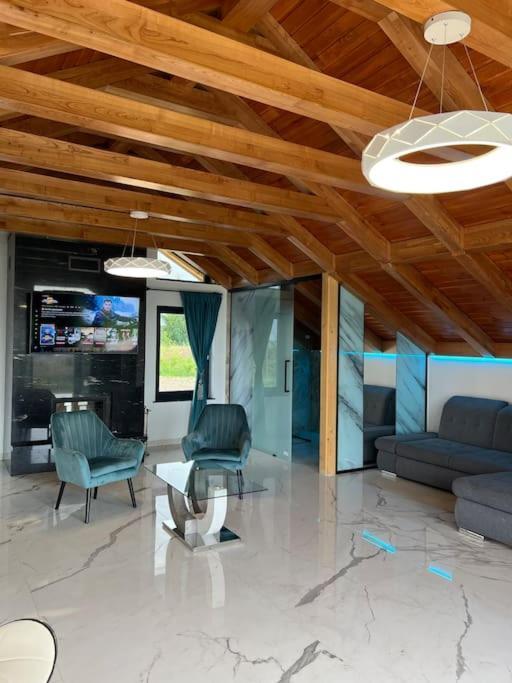 Casa Moderna In Sinteu - Intersectia Intre Modern Si Linistea Naturii Huta Voivozi Exterior foto
