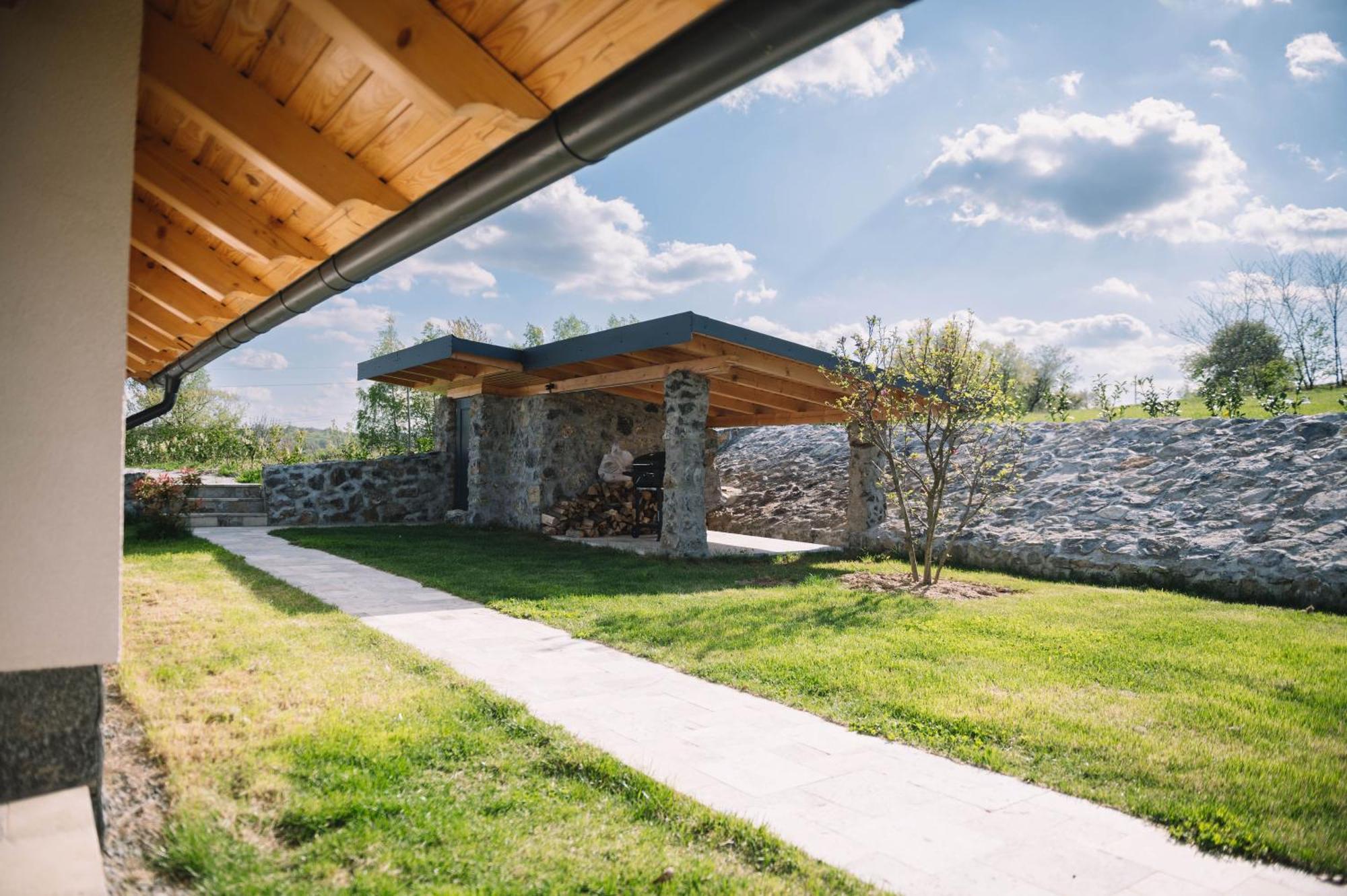 Casa Moderna In Sinteu - Intersectia Intre Modern Si Linistea Naturii Huta Voivozi Exterior foto