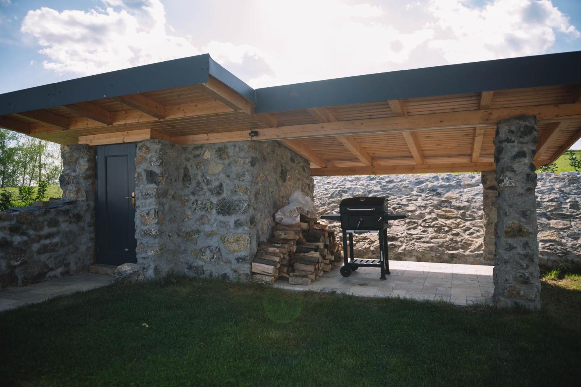 Casa Moderna In Sinteu - Intersectia Intre Modern Si Linistea Naturii Huta Voivozi Exterior foto