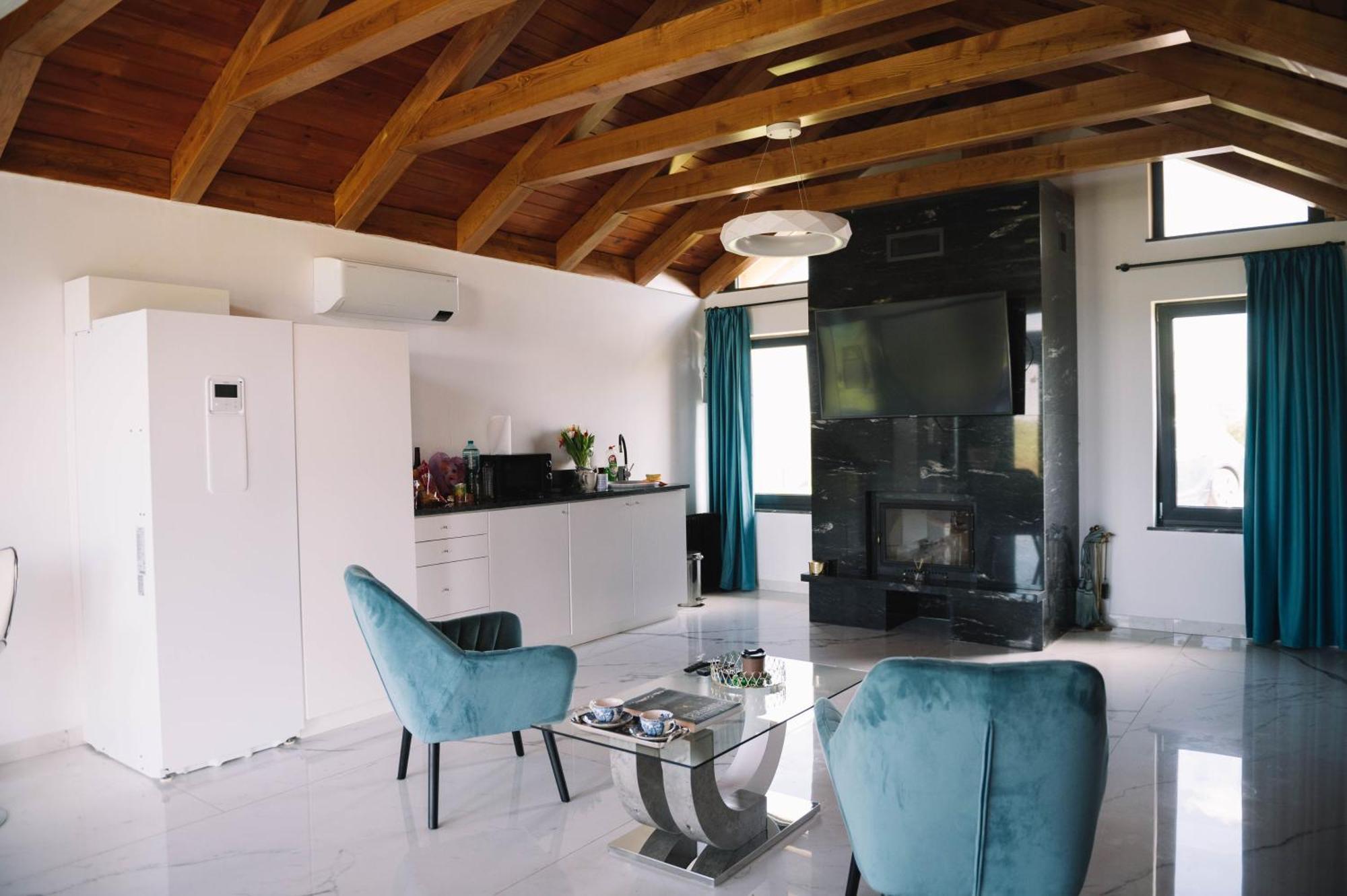 Casa Moderna In Sinteu - Intersectia Intre Modern Si Linistea Naturii Huta Voivozi Exterior foto