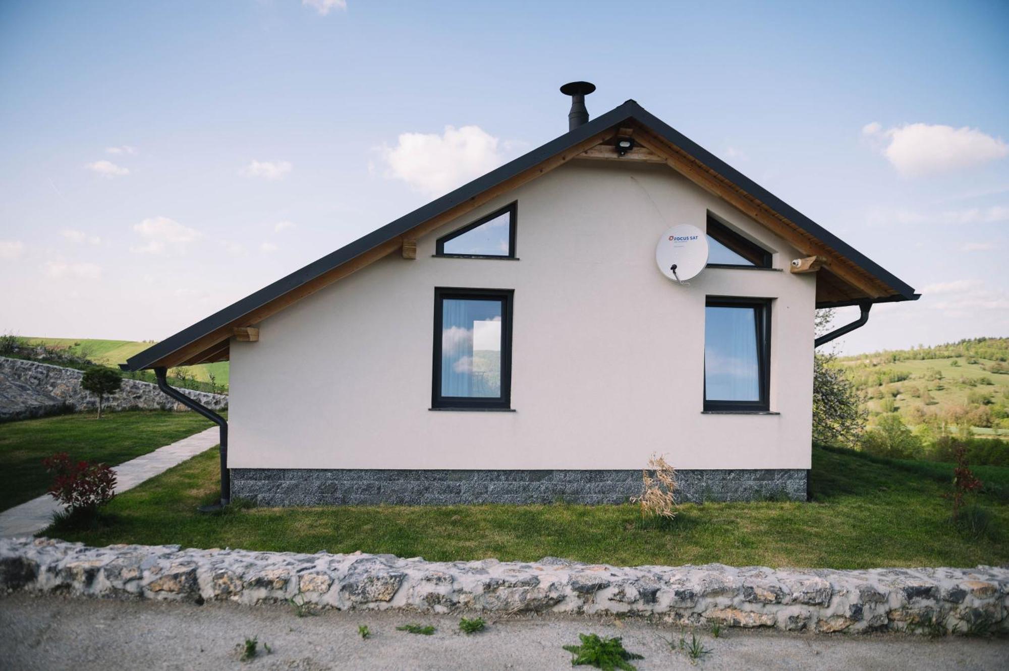 Casa Moderna In Sinteu - Intersectia Intre Modern Si Linistea Naturii Huta Voivozi Exterior foto